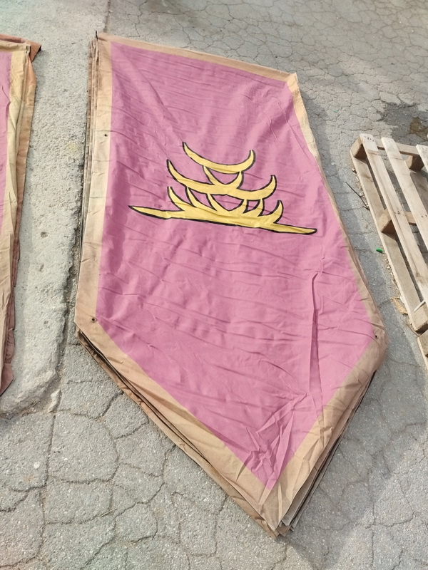 estandarte medieval escudo fict tela magenta 240x120 4u